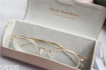 近视眼镜一般多少钱的比较好,学生近视眼镜大概多少钱一副