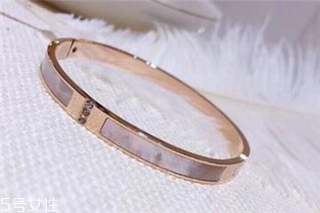 金色钛钢手镯会掉色吗,钛钢项链会掉色吗 金色钛钢手镯会掉色吗,钛钢项链会掉色吗