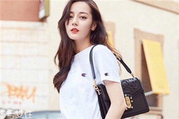 纯棉的t恤会越洗越大吗,纯棉衣服会越洗越大吗 纯棉的t恤会越洗越大吗,纯棉衣服会越洗越大吗