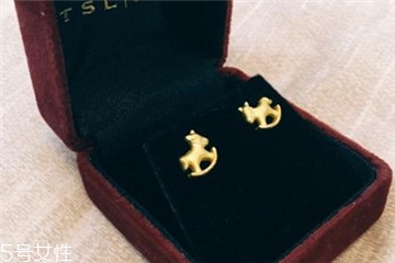 黄金耳钉怎么清洗干净发亮,黄金耳钉怎么清洗才能干净