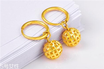 黄金耳环断了怎么办?能修复吗?,黄金耳环会断吗 黄金耳环断了怎么办?能修复吗?,黄金耳环会断吗