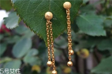 黄金耳环一般多少钱一对,黄金耳环多少钱一对