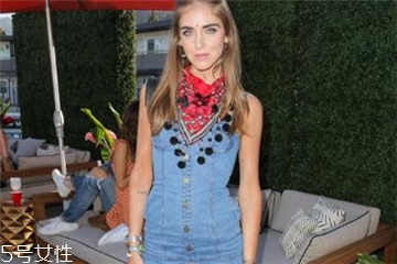 背带裙怎么穿好看,背带裙怎么穿好看图片