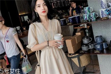 肩宽适合V领吗,肩宽适合V领泡泡袖吗