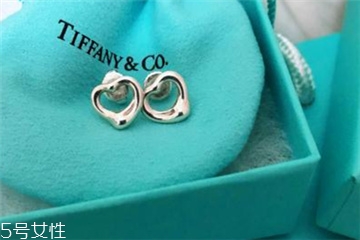 铂金耳钉后面的塞子是铂金的吗,铂金耳钉塞子多少钱