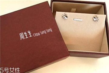 铂金耳钉多少钱一对,白金耳钉多少钱