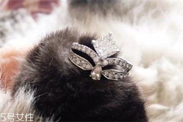 求婚是买一对戒指还是一个,求婚戒指买一对还是一只 求婚是买一对戒指还是一个,求婚戒指买一对还是一只