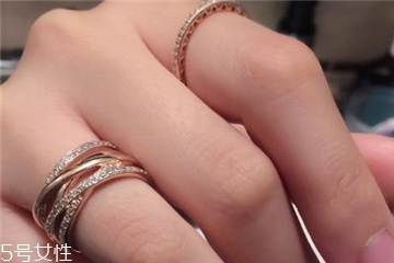 玫瑰金戒指能沾水吗,金戒指能不能碰水