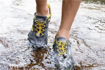 溯溪鞋平时可以穿吗,溯溪鞋可以当运动鞋吗
