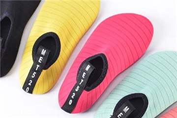 沙滩鞋可以下水吗,沙滩鞋可以下水吗 一般来说是可以的