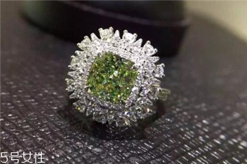 彩钻贵还是白钻贵,彩钻好还是白钻好