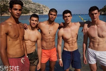 泳裤里边还穿内裤吗 注意别闹笑话,一般泳裤里面还要穿个内裤吗