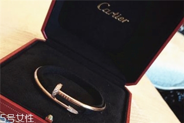 卡地亚钉子手镯多少钱,卡地亚手镯钉子款价格