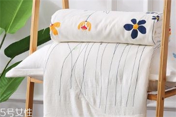 蚕丝被对身体有害吗,假的蚕丝被对身体有害吗