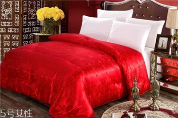 月经弄到蚕丝被上怎么清洗,蚕丝被上的月经血渍怎么洗