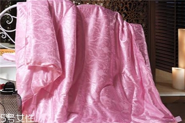 蚕丝被是不是冬暖夏凉,蚕丝被冬暖夏凉的秘密是什么?