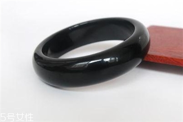 墨玉手镯多少钱一个,一般墨玉手镯多少钱 墨玉手镯多少钱一个,一般墨玉手镯多少钱