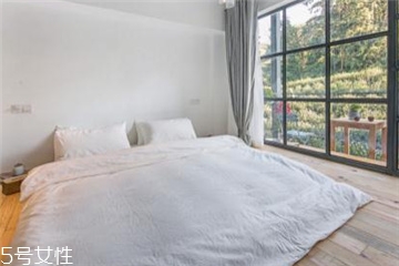 盖羽绒被上火吗,羽绒被盖了会上火吗