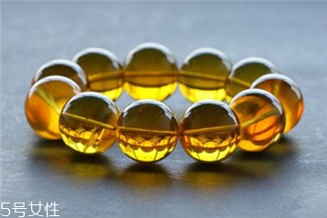 琥珀手链多少钱,一串最普通的琥珀手链多少钱 琥珀手链多少钱,一串最普通的琥珀手链多少钱