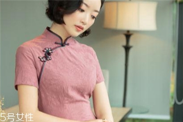 中国旗袍为什么两侧开叉,旗袍为什么会开叉,领子为什么高