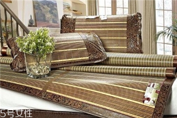 棉服能用刷子刷吗,地毯可以用刷子刷吗 棉服能用刷子刷吗,地毯可以用刷子刷吗