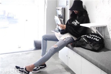 vans的鞋码和匡威的是不是一样,vans尺码和匡威一样吗 vans的鞋码和匡威的是不是一样,vans尺码和匡威一样吗