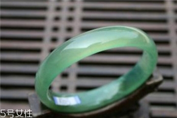 紫色玉镯一般多少钱,陕西蓝田玉手镯多少钱一只