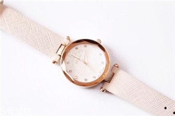 石英表日期要什么时候调才准,阿玛尼石英表日期怎么调