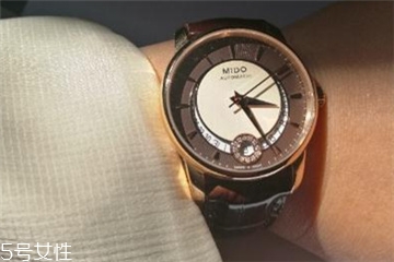 换一个手表电池多少钱,机械表换电池一般多少钱