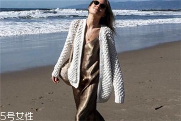 真丝染色了怎么洗掉,衣服上果汁怎么洗