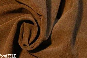 桃皮绒面料可以水洗吗,桃皮绒可以用洗衣机洗吗 桃皮绒面料可以水洗吗,桃皮绒可以用洗衣机洗吗