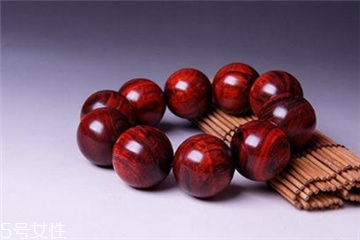 如何分辨小叶紫檀手串真假,小叶紫檀手串真假辨别