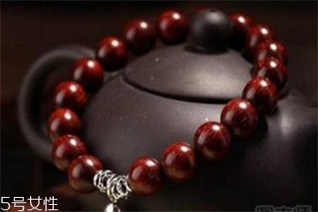 小叶紫檀手串发黑的好还是红的好,小叶紫檀手串黑了怎么办