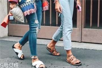 平底凉拖鞋,白色平底凉拖