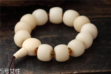 白菩提根手串怎么盘玩,菩提根手串怎么盘玩