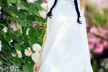 棉麻长裙配什么鞋子,小白鞋搭配裙子