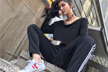 裤子染色了怎么洗掉简单的方法,黑色裤子染色了怎么洗掉