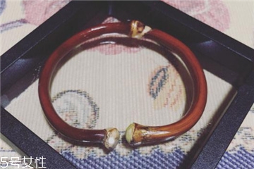 鸡血藤手镯可以碰水吗的功效和作用,鸡血藤手镯可以碰水吗? 鸡血藤手镯可以碰水吗的功效和作用,鸡血藤手镯可以碰水吗?