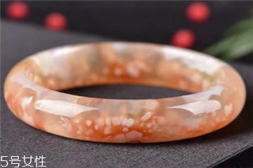 翡翠手镯有裂纹怎么办,买的玉手镯有裂纹怎么办