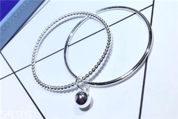 翡翠手镯洗澡的时候可以戴吗,可以戴着翡翠手镯洗热水澡吗