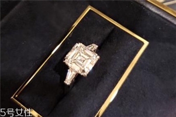 vvs一克拉钻戒需要多少钱,vvs一克拉钻石价格 vvs一克拉钻戒需要多少钱,vvs一克拉钻石价格