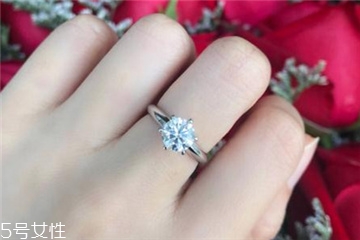 洗手时钻戒要摘下来吗,钻戒洗澡洗手需要摘掉吗 洗手时钻戒要摘下来吗,钻戒洗澡洗手需要摘掉吗