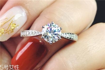 k金钻戒戒托发黄怎么办,钻戒的戒托变黄了怎么办