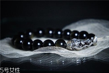 黑曜石能碰水吗,水晶手链可以碰水吗
