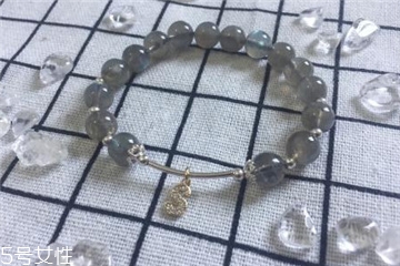 月光石是水晶吗,月光石是水晶还是宝石