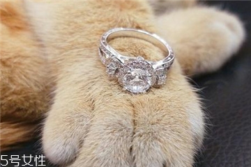 钻戒几克拉的好看,钻戒一克拉多大