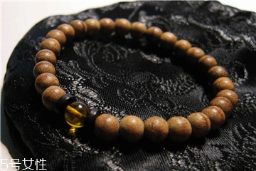 沉香手串能用水洗吗,沉香手串可以水洗吗 沉香手串能用水洗吗,沉香手串可以水洗吗