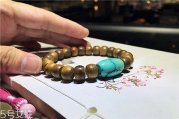 沉香手串怎么盘玩保养,刚入手的沉香手串怎么盘玩