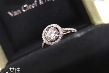 钻戒清洗会损耗吗,清洗钻戒对钻戒有伤害吗 钻戒清洗会损耗吗,清洗钻戒对钻戒有伤害吗