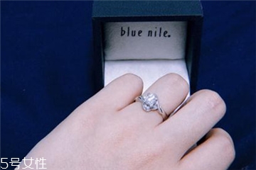 钻戒可以用酒精清洗吗,钻戒可以用酒精擦拭呢